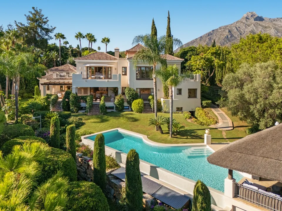 Modern 2-Bedroom Apartment in Marbella, Spain-2